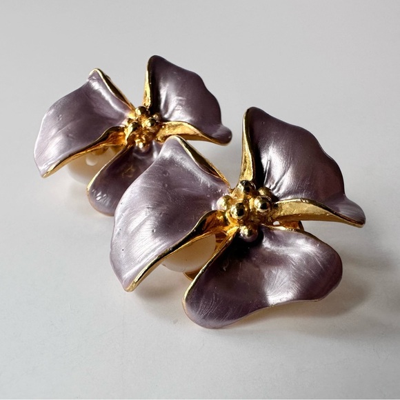Vintage Chanel 1950s Rare Gilt Hydrangea Flower Clip Earrings by Lina Baretti - Picture 2 of 13